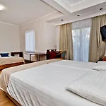 Domaro Guest house 3*