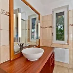 Domaro Guest house 3*